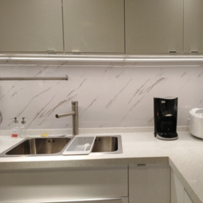 under cabinet light under cabinet light