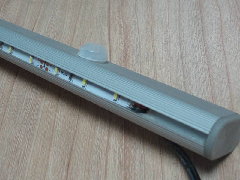 Customized Length Led Wardrobe Lamp 12V Hanging Closet Light with Sensor